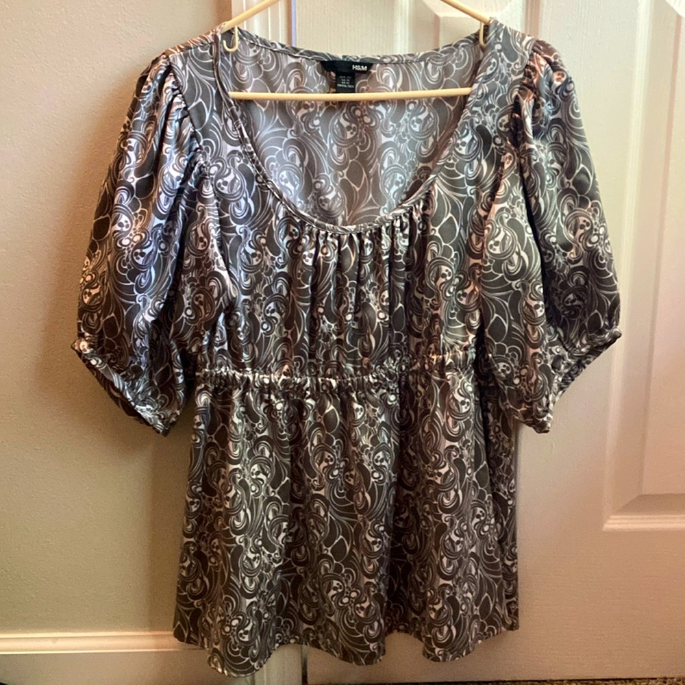 H&M Grey and White Ruched Blouse